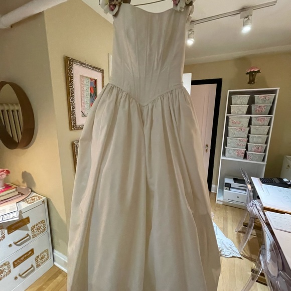 Wedding dress - Picture 10 of 16
